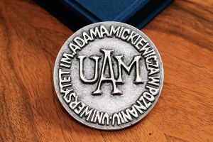 Medal UAM dla wyróżniających się absolwentów dla mgr Anety Pełki